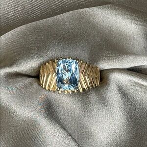 Vintage Natural 2.0ct Aquamarine Ring in Solid 14k! Sz 7